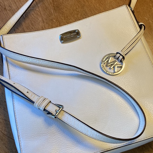 Michael Kors Winter white crossbody - Picture 3 of 6